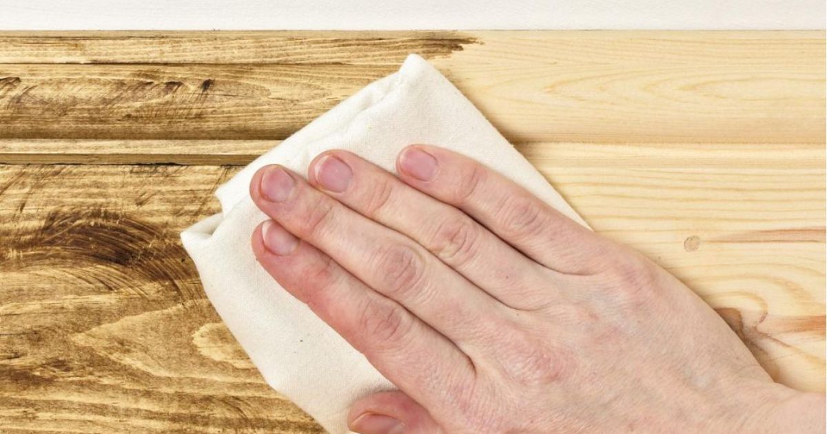 Tẩy Sơn Trên Gỗ Bằng Hudson: Làm Sao Để Không Hỏng Vân Gỗ?