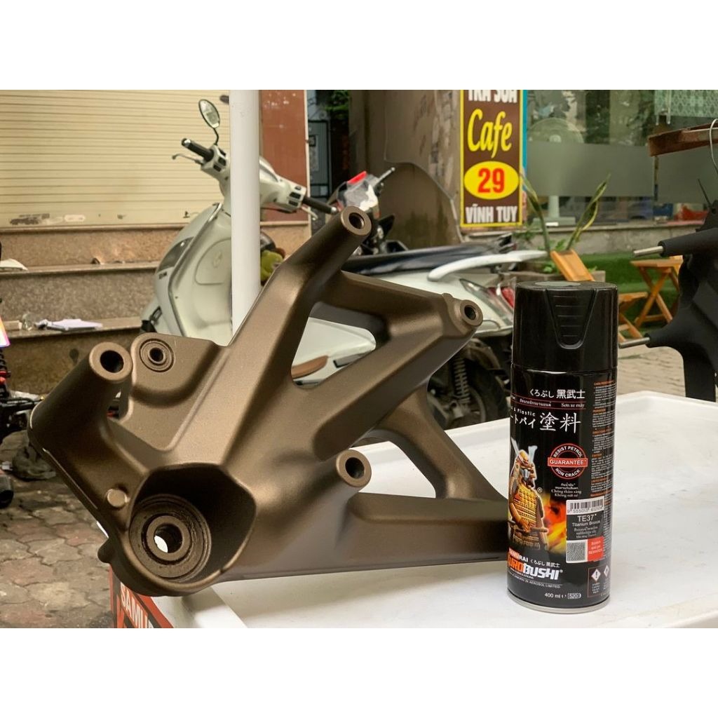 Sơn xịt Samurai Kurobushi - Màu đồng titan TE37 (400ml) chuyên dùng cho xe máy